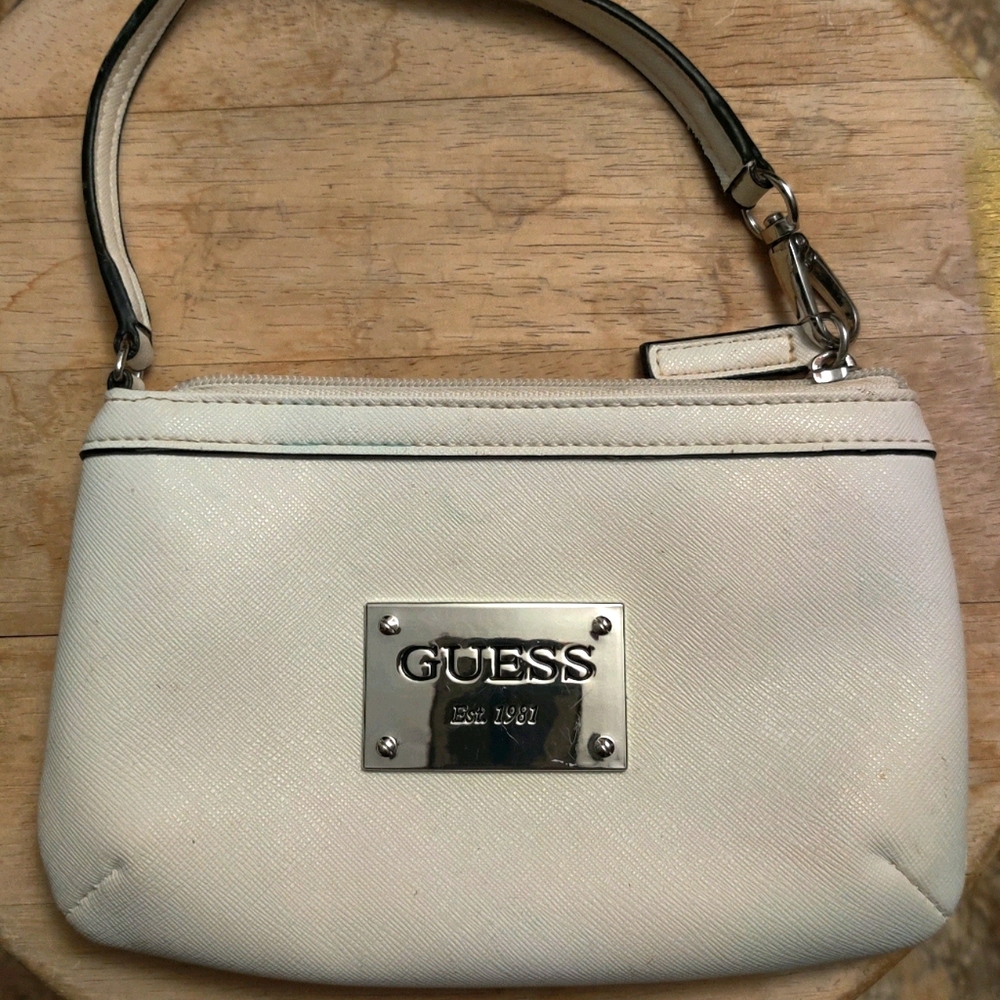 Guess wristlet with closing zipper, pocket inside.